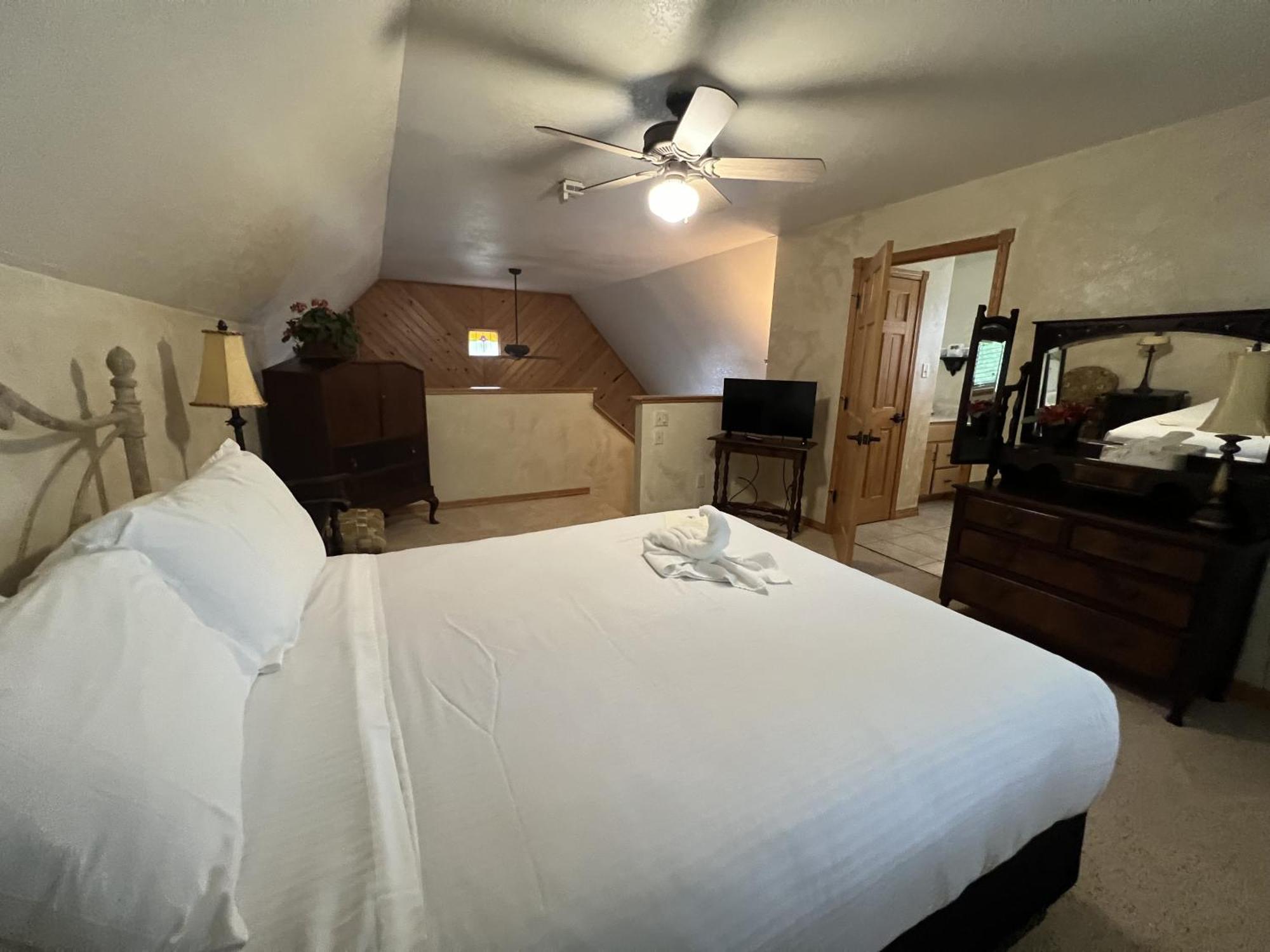 C18, Two Bedroom, Two Bath Log-Sided Loft Harbor North Luxury Loft Cottage With Hot Tub Cottage Mount Ida Exterior photo